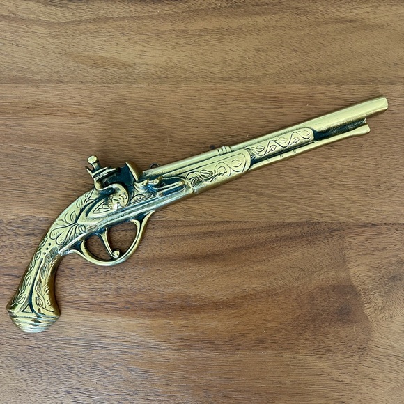 VINTAGE brass pistol wall hanging - Picture 4 of 5